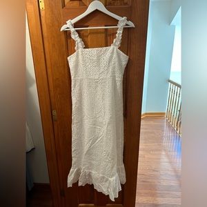 Small Lulu’s white dress